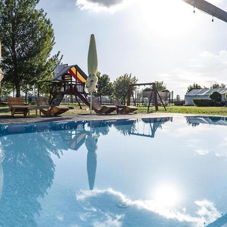 Camping Divoka Voda Bratislava Ngoại thất bức ảnh