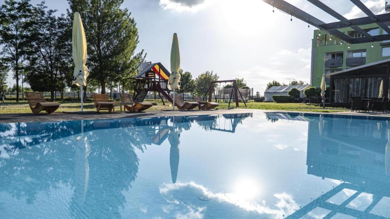 Camping Divoka Voda Bratislava Ngoại thất bức ảnh