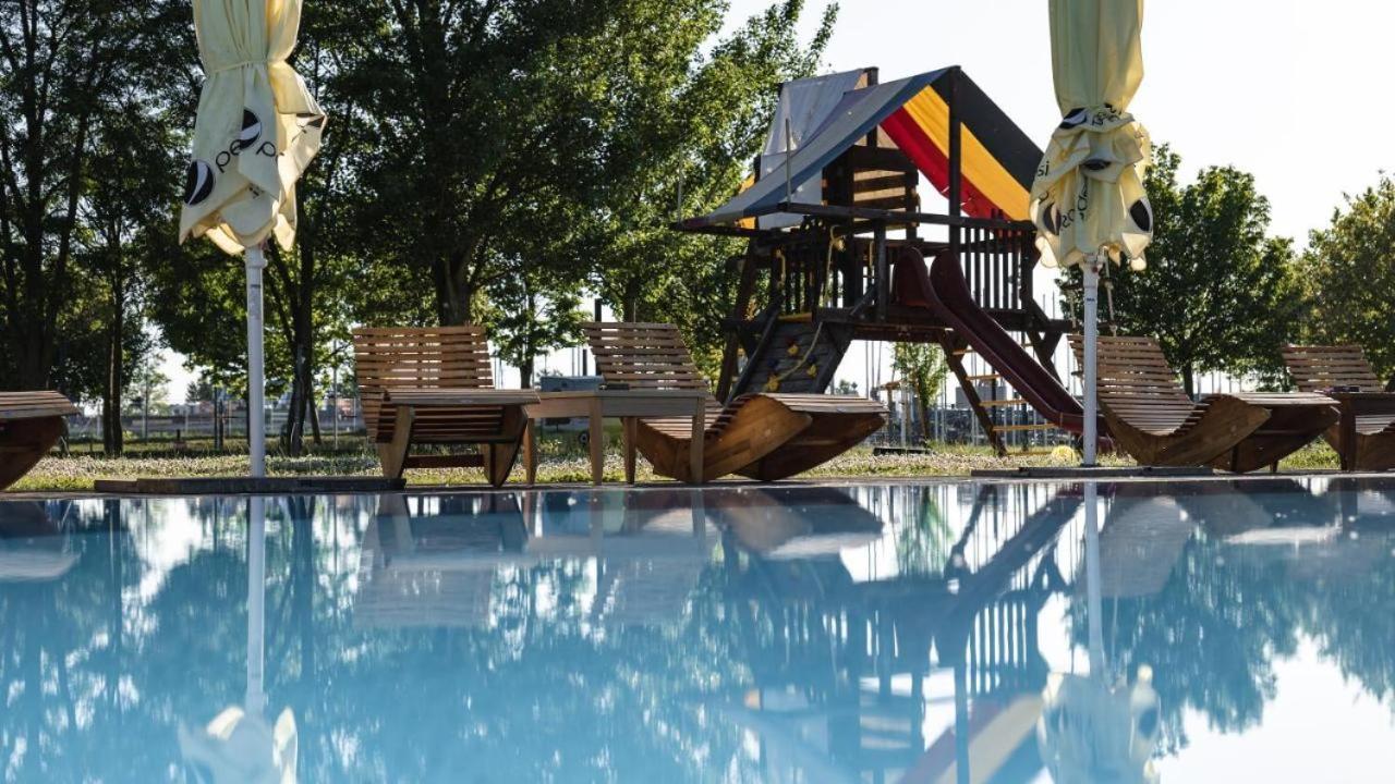 Camping Divoka Voda Bratislava Ngoại thất bức ảnh